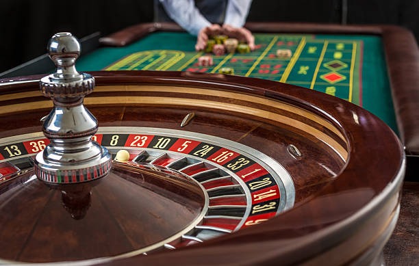Multi-camera live dealer studio for baccarat